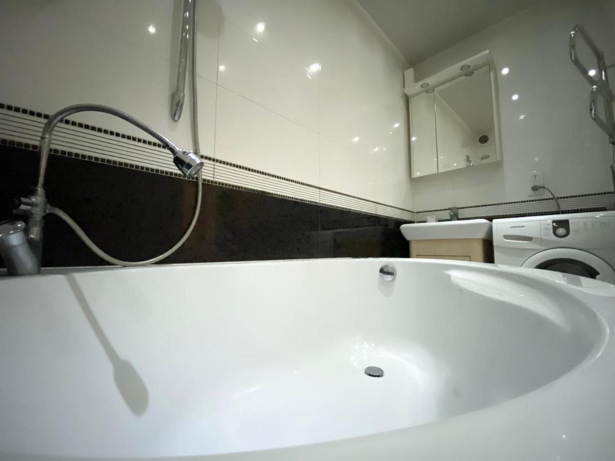 Beautiful 1-Bedroom Near Most City Center Dnipro Eksteriør billede