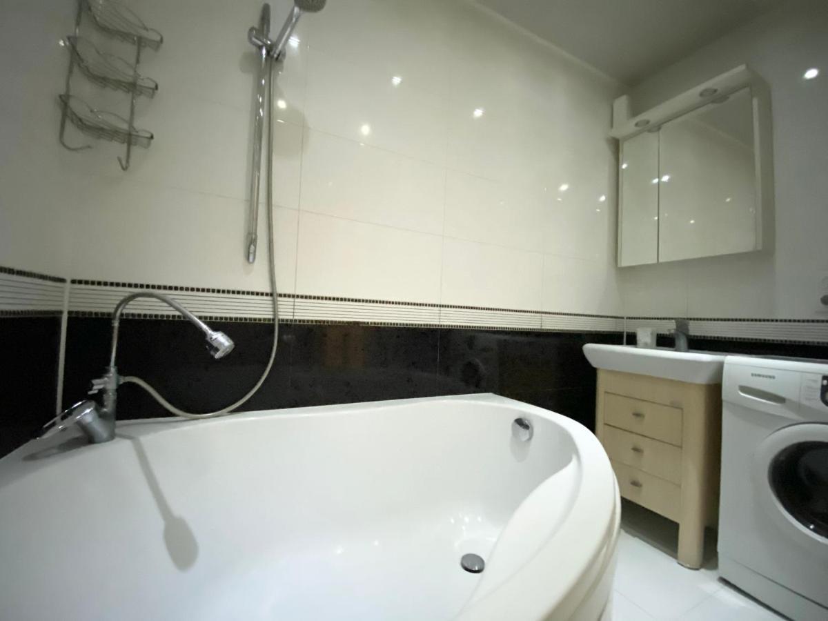 Beautiful 1-Bedroom Near Most City Center Dnipro Eksteriør billede